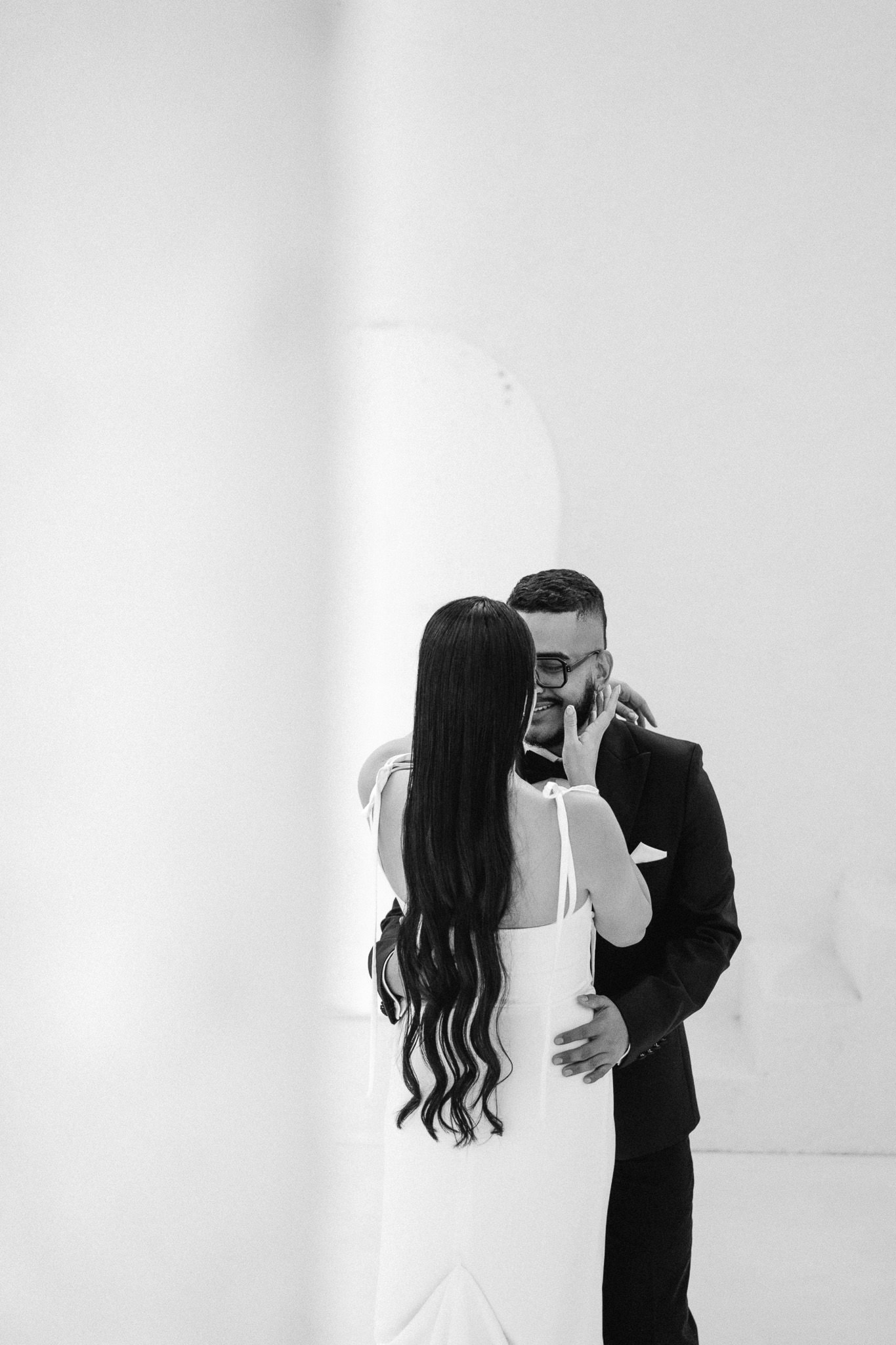 medellin wedding photography photos hugging and dancing together with the wall in the foregroundcreating texture and depth for their scret moment together