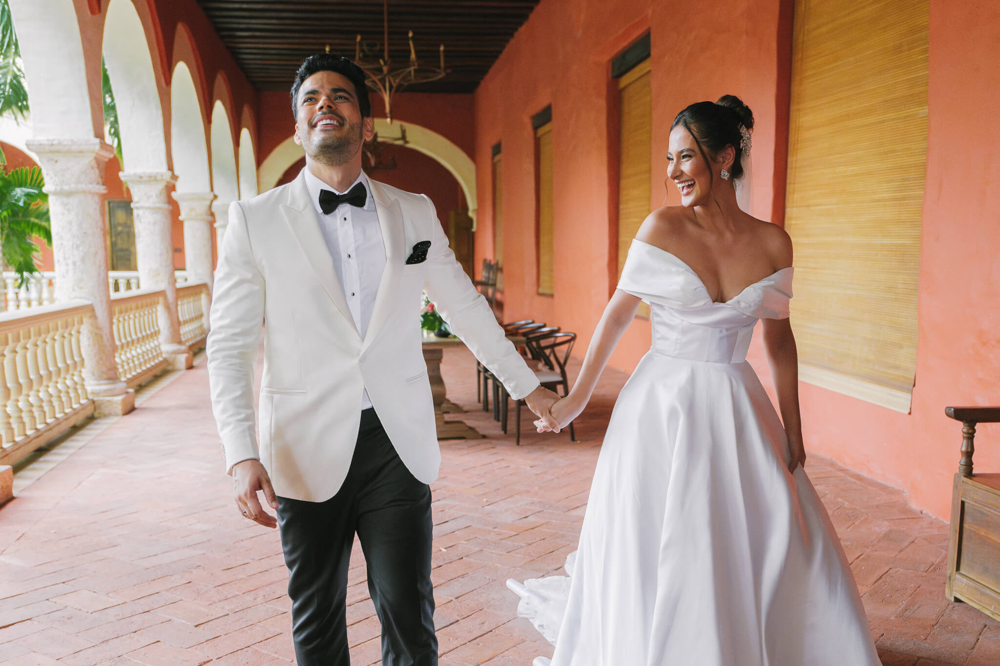 sofitel cartagena wedding couple portaits walking holding hands inside sofitel santa clara