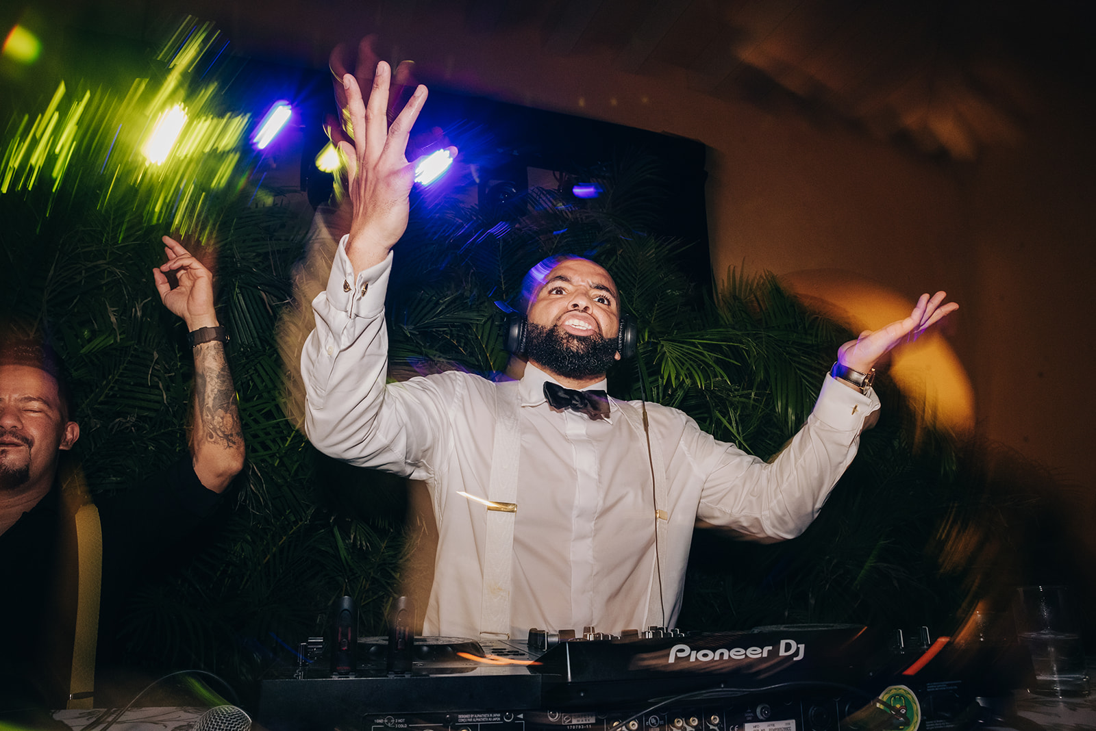 groom wedding dj fun moment